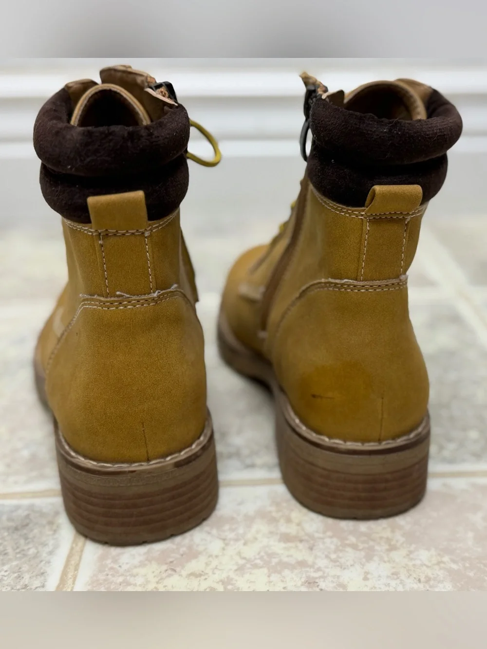 Sophie17 Kids Tan Faux Suede Lace-Up Combat Boots Size 4